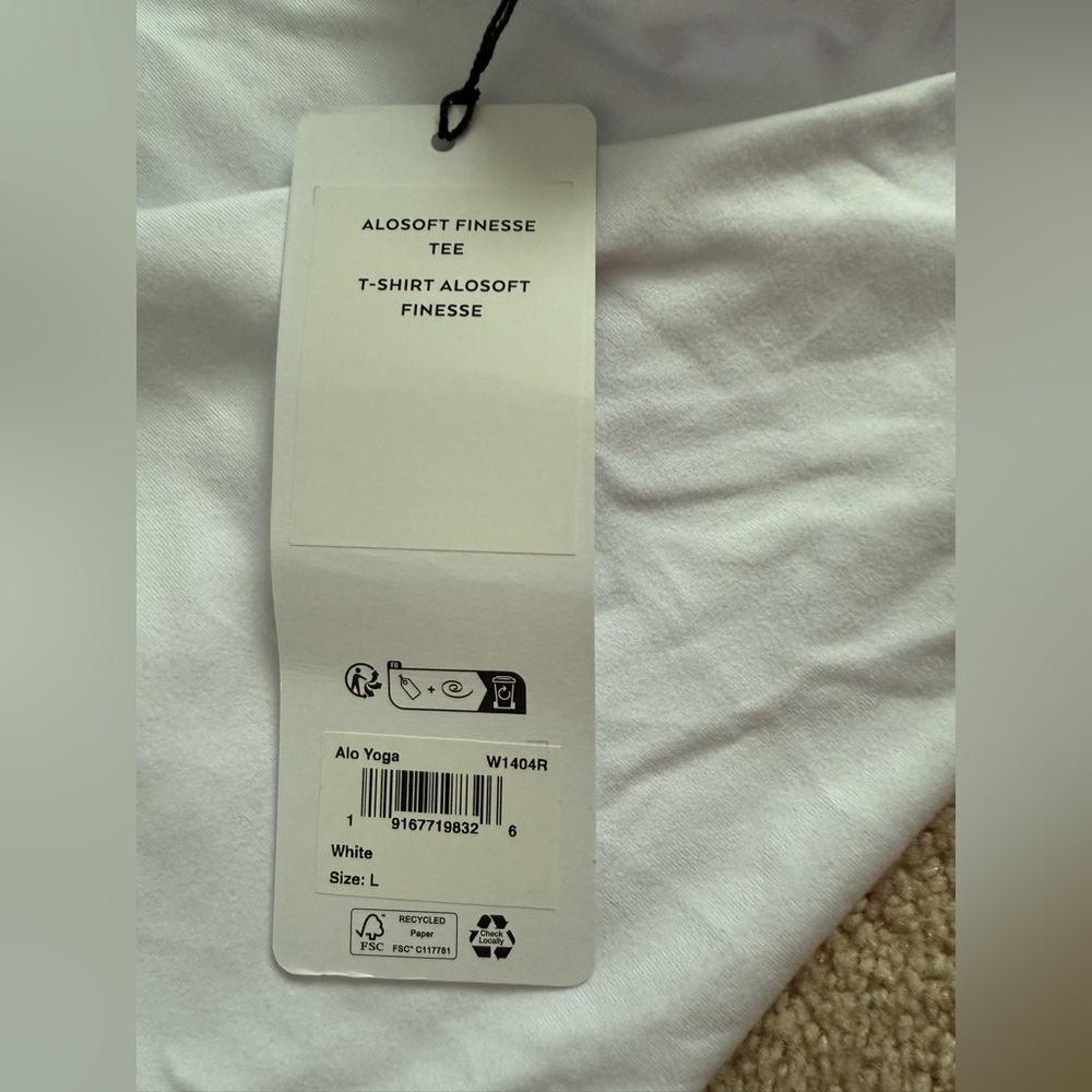 ALO Yoga Alosoft finesse tee - Picture 5 of 5